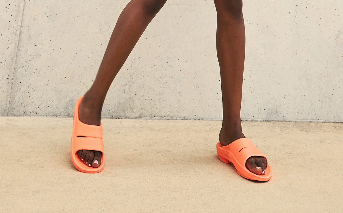 OOFOS Women&#39;s OOahh Slide - Sunburst