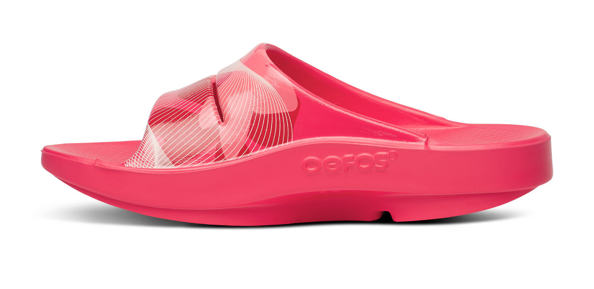 OOFOS Women&#39;s OOahh Slide - Neon Berry Breeze