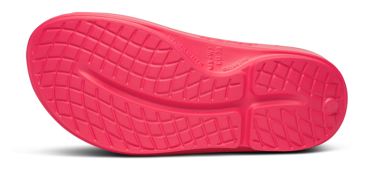OOFOS Women&#39;s OOahh Slide - Neon Berry Breeze