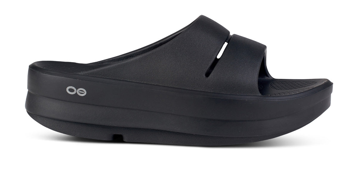 OOFOS Women&#39;s OOmega OOahh Slide - Black