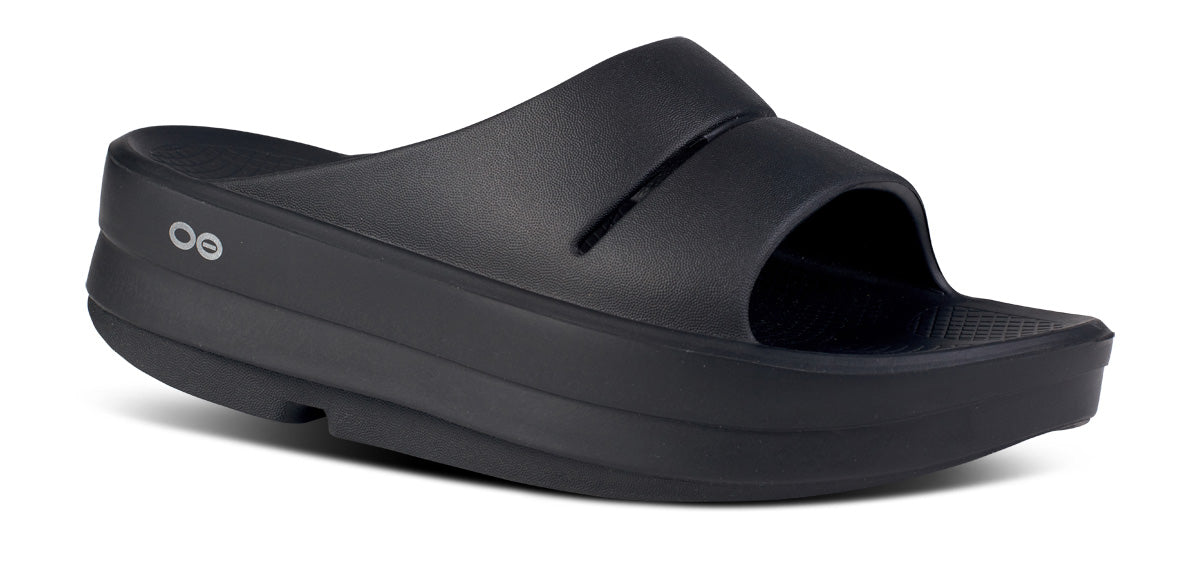 OOFOS Women&#39;s OOmega OOahh Slide - Black