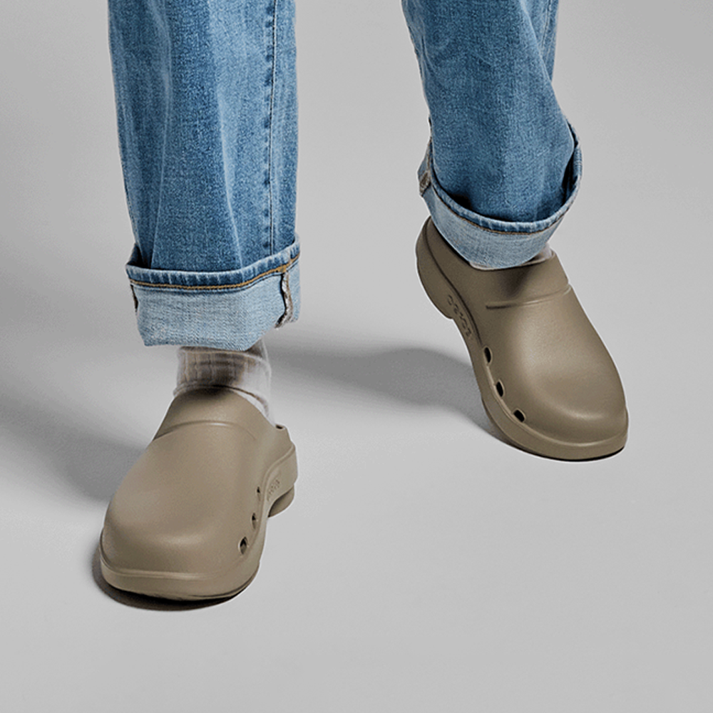 OOFOS Women's OOcloog Clog - Nomad