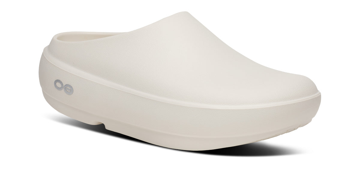 OOFOS Women's OOcloog PLUS - Chalk
