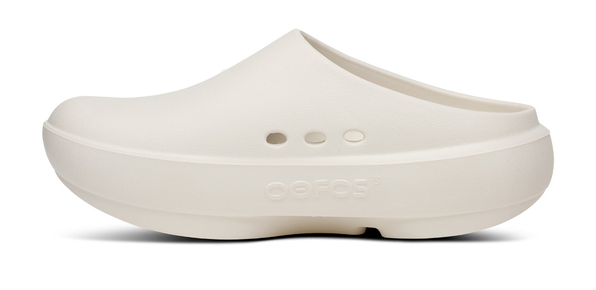 OOFOS Women's OOcloog PLUS - Chalk