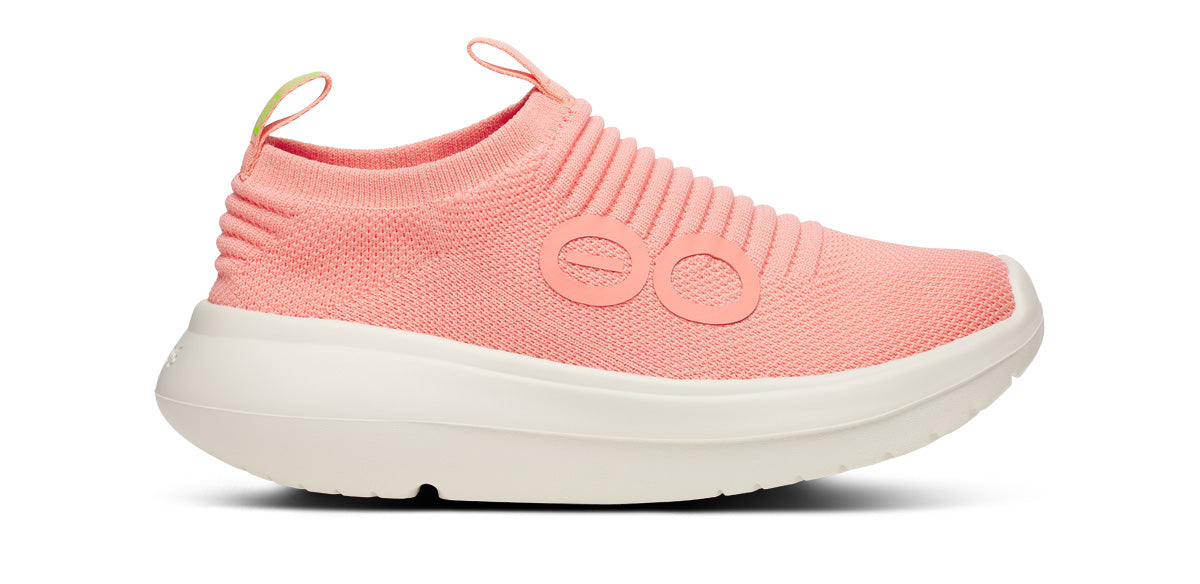 OOFOS Women&#39;s OOmy Zen - Coral