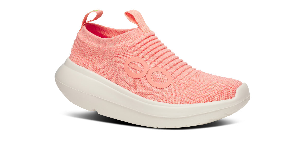OOFOS Women&#39;s OOmy Zen - Coral