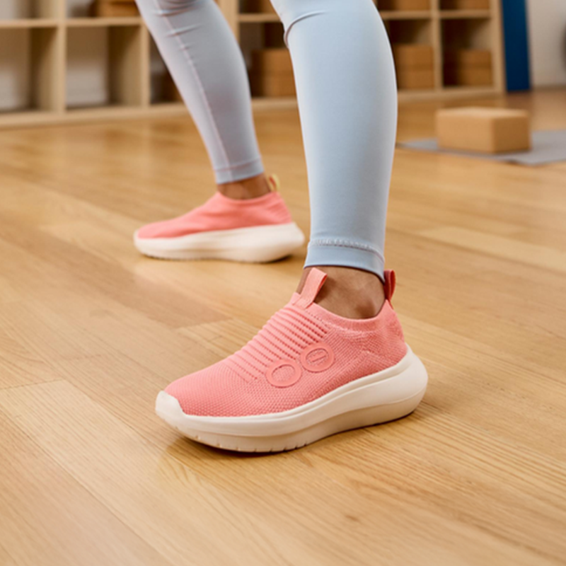 OOFOS Women's OOmy Zen - Coral