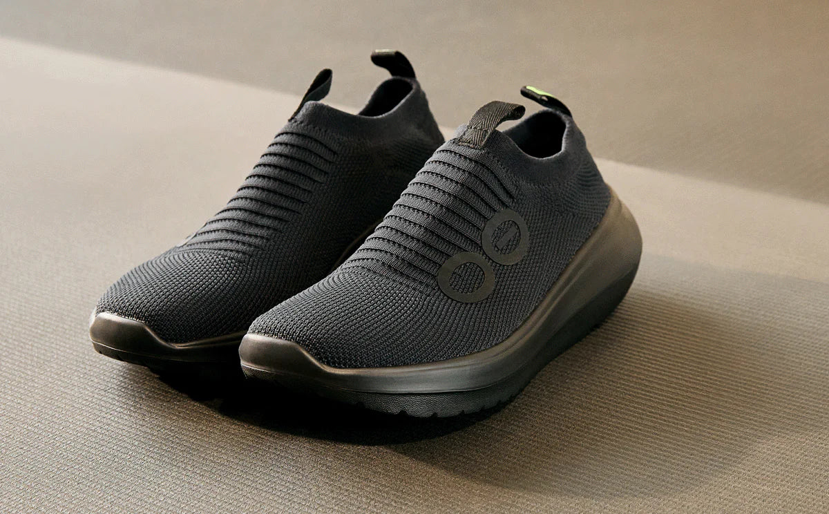 OOFOS Women&#39;s OOmy Zen - Black