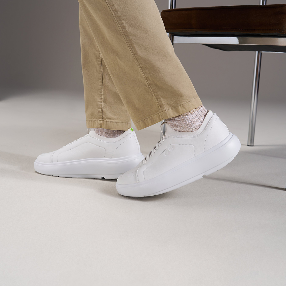 OOFOS Men's OOmg Club Plus - White